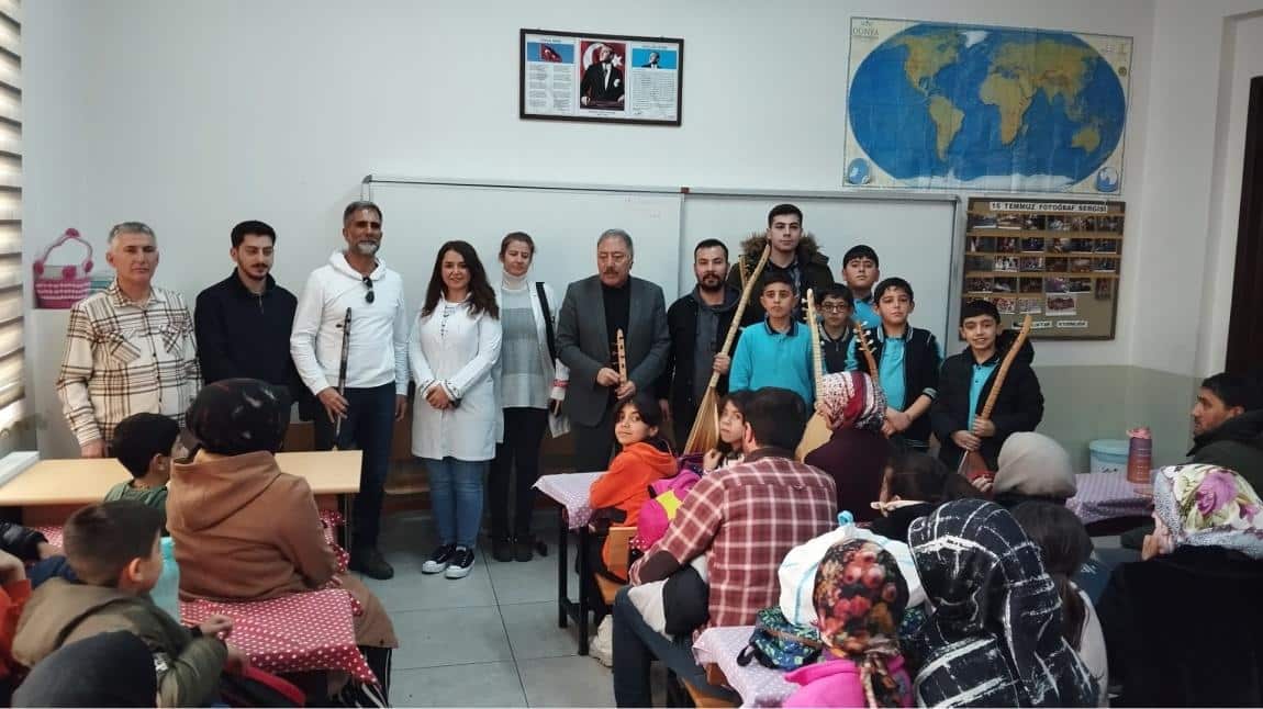 Erzurum Atatürk Üniversitesi Eğitim Fakültesi Müzik Eğitimi Anabilim Dalı Başkanlığı ile okulumuzda yürüteceğimiz Gönül dilinden, sazın telinden ortak projesi yapılan törenle başlatılmıştır. 