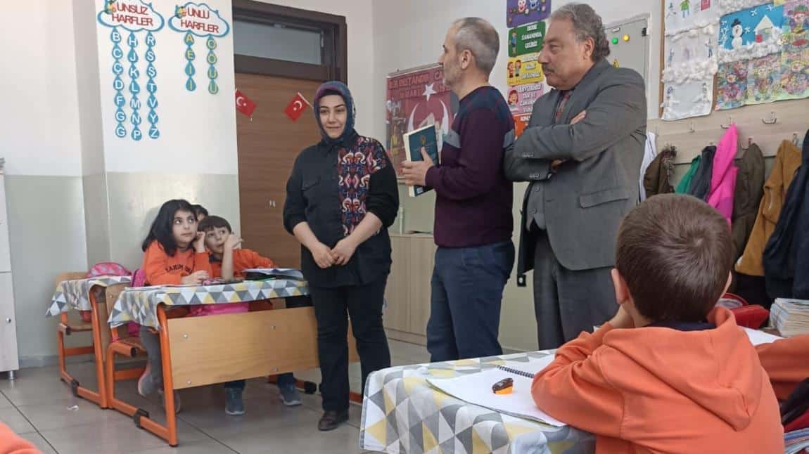 25 -31 Mart kütüphane haftası sınıflarda yapılan etkinliklerle kutlandı. Erzurumlu yazar Taner Özdemir ile kitap okuma-yazma ile söyleyişler gerçekleştirilerek kitap dağıtımı yapıldı.